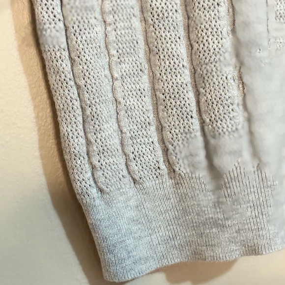 $9🎅🏼 RW&CO Lightweight Grey Knit Ruffled Drop Shoulder Short Sleeve Sweater - Picture 8 of 15